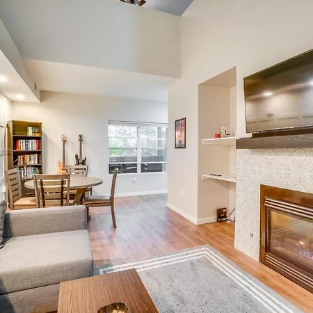 Aurora Townhome With Fireplace, 16 Mi To Dia!